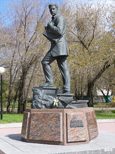 Памятник Врубелю в Омске