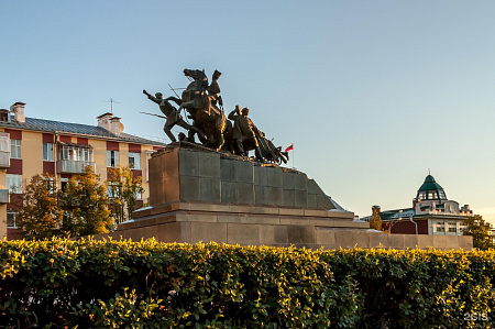 Памятник В.И. Чапаеву Памятник В.И. Чапаеву