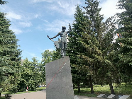 Обзорный экскурсии на автобусе по Новосибирску. Памятник Высоцкому в Новосибирске. Обзорный экскурсии на автобусе по Новосибирску. Памятник Высоцкому в Новосибирске.