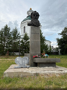 Памятник П.П. Бажову в Сысерти Памятник П.П. Бажову в Сысерти