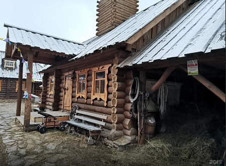 Экскурсия в Арамильскую слободу Казачий острог. На фото Изба казаков
