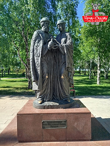 Памятник Петру и Февронии Памятник Петру и Февронии