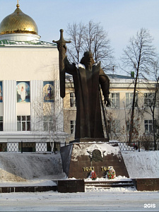 Памятник уральцам, ковавшим Победу, “Седой Урал”