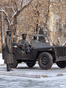 Памятник Г.К. Жуков на автомобиле Памятник Г.К. Жуков на автомобиле
