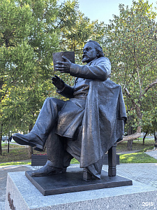 Памятник адвокату Плевако Ф.Н. Памятник адвокату Плевако Ф.Н.