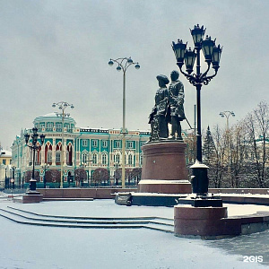 Памятник Татищеву и де Геннину