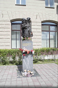 Памятник детям блокадного Ленинграда в Омске