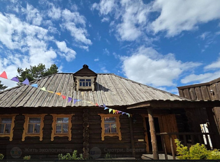 Экскурсия в Арамильскую слободу Казачий острог. На фото Дом казака