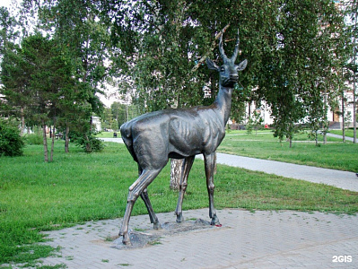 Олень скульптура Олень скульптура