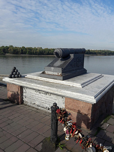 Знак в память закладки Омской крепости