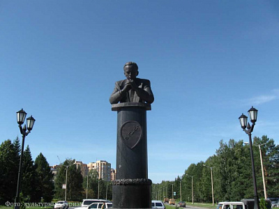 Памятник академику Коптюгу