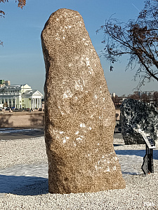 Декоративный объект гранит “Рапакиви”