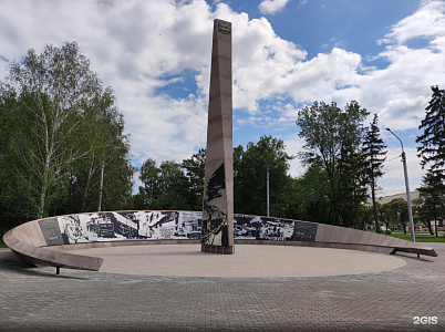 Стела “Город трудовой доблести” в Омске Стела “Город трудовой доблести” в Омске