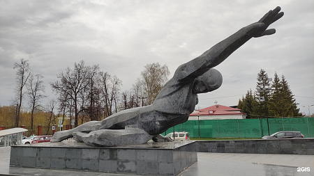 Памятник погибшему солдату Памятник погибшему солдату