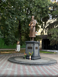 Памятник старцу Фёдору Кузьмичу Памятник старцу Фёдору Кузьмичу